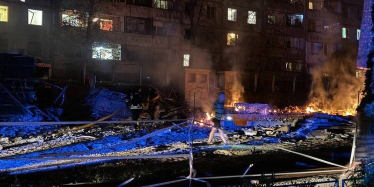 Російські окупанти поцілили ракетою у дитбудинок та центр соціально-психологічної реабілітації в Сумах (ФОТО)