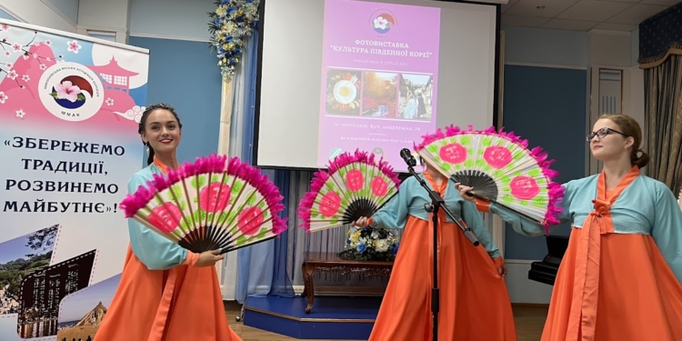 У Миколаєві відкрилась виставка “Культура Південної Кореї” (ФОТО)