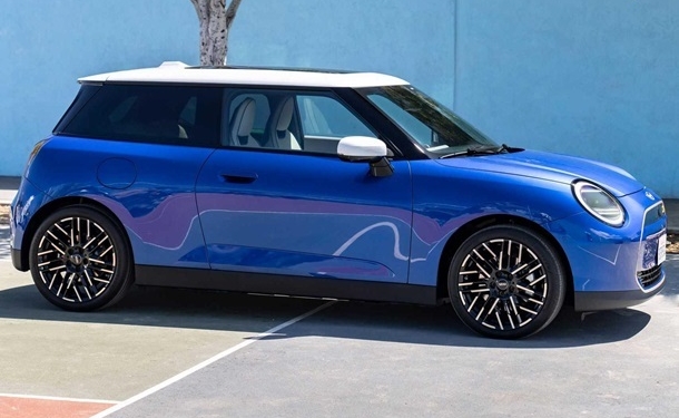 BMW відкличе понад 140 тисяч електрокарів Mini Cooper SE