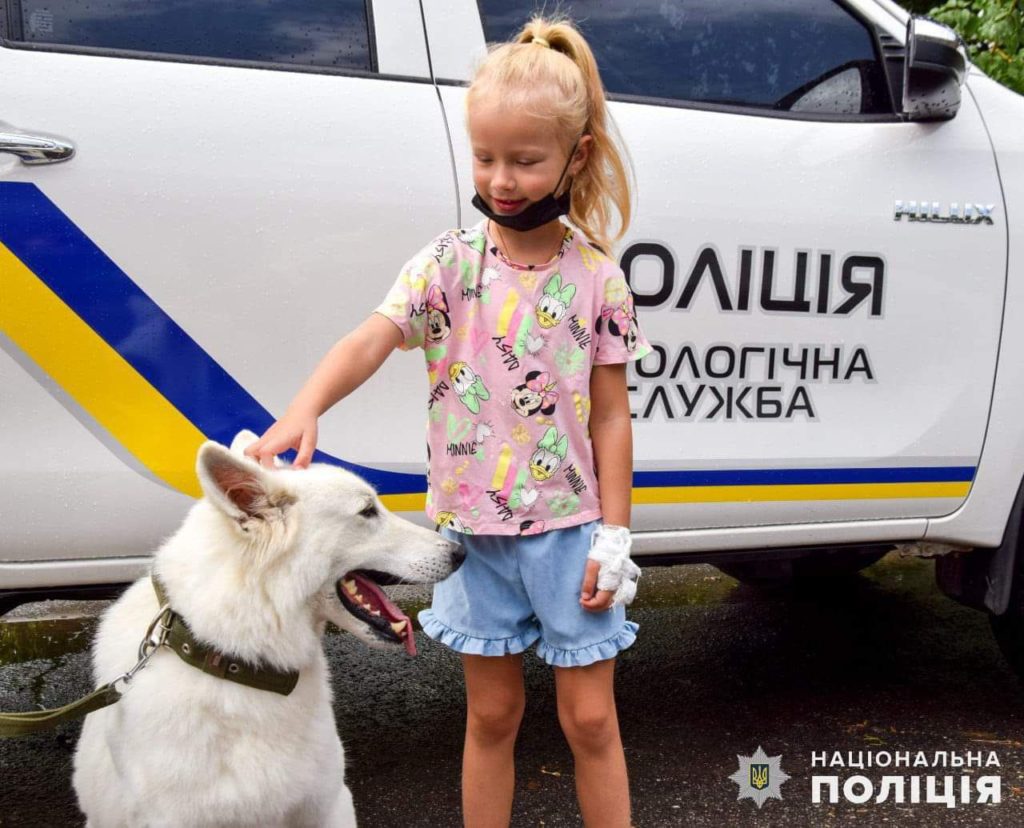 Поліцейські Миколаєва зі своїми чотирилапими помічниками розважили пацієнтів міської дитячої лікарні (ФОТО) 10