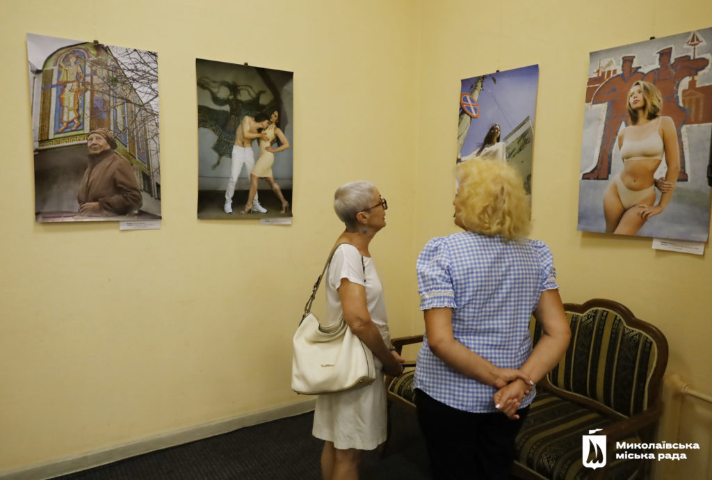 “Невидимки”: у Миколаєві до Дня міста відкрили фотовиставку Слави Посєдай (ФОТО) 10