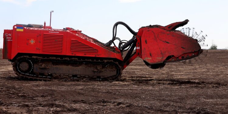 На Миколаївщині за допомогою машин механізованого розмінування очищено майже 340 га територій (ФОТО)