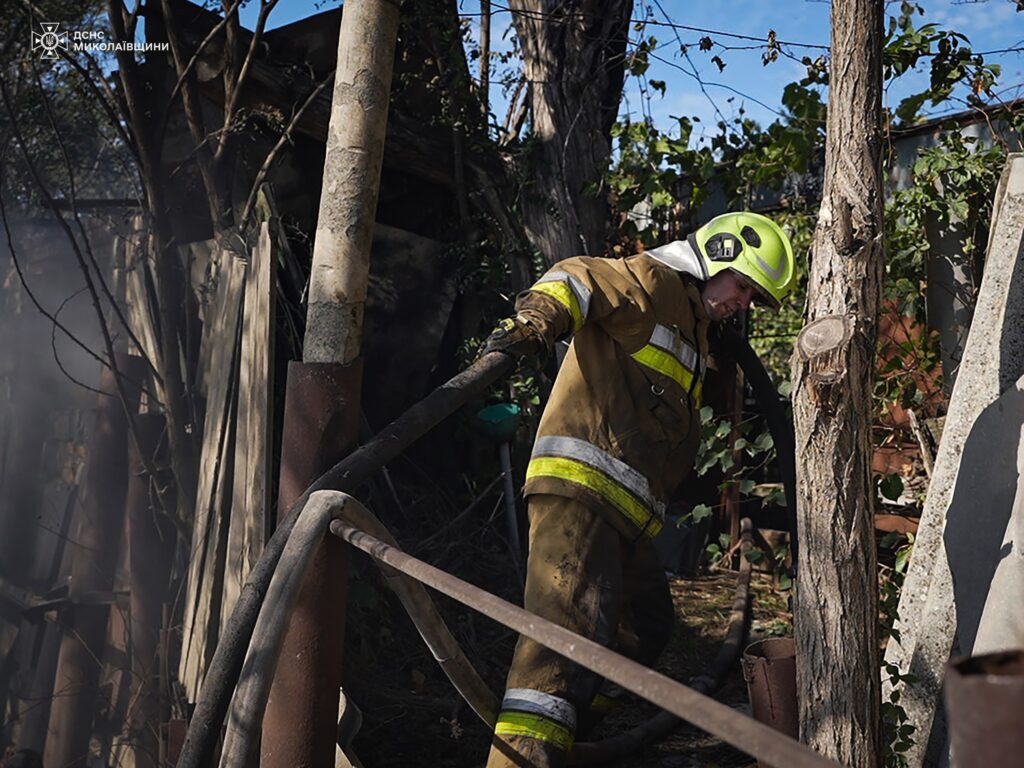 Пожежа на складі та сухостою – що вчора гасили у Миколаєві (ФОТО) 10