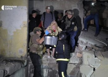 Окупанти знову скинули КАБ на багатоповерхівку в Харкові (ФОТО, ВІДЕО)