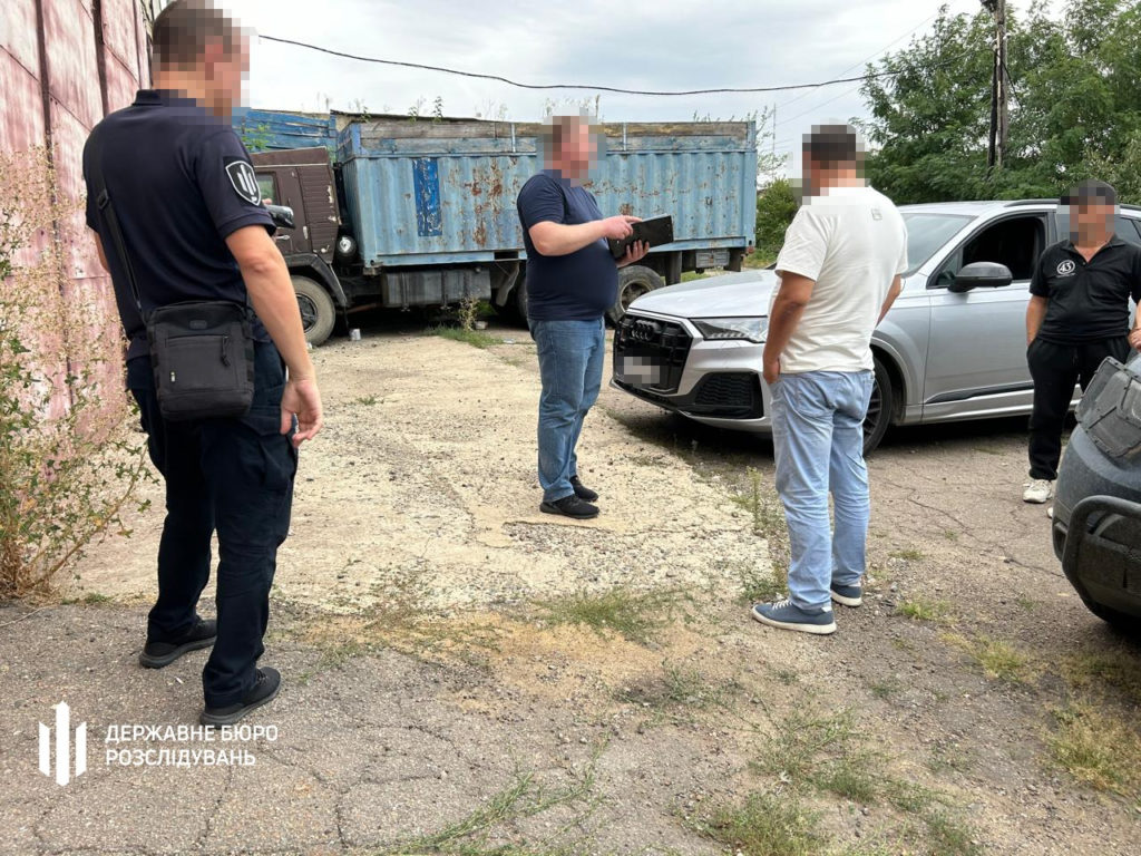 ДБР встановило обставини та осіб, які незаконно переправили нардепа Дмитрука через державний кордон України (ФОТО) 12