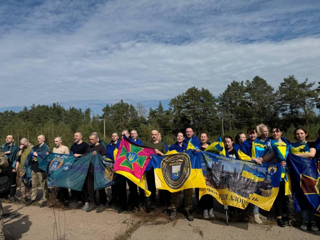 Україна виміняла ще 49 бранців - серед звільнених 23 жінки (ФОТО, ВІДЕО) 14