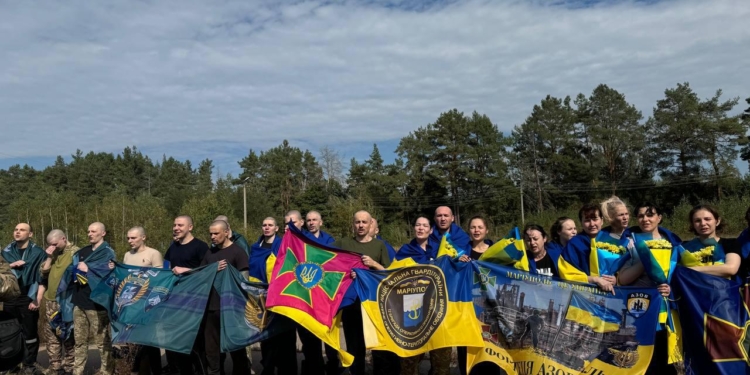 Україна виміняла ще 49 бранців – серед звільнених 23 жінки (ФОТО, ВІДЕО)