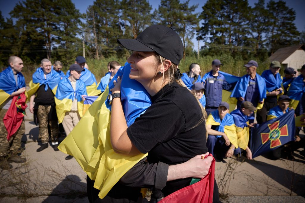 Ще один обмін полоненими відбувся сьогодні - Україна повернула 103 бранці (ФОТО, ВІДЕО) 12