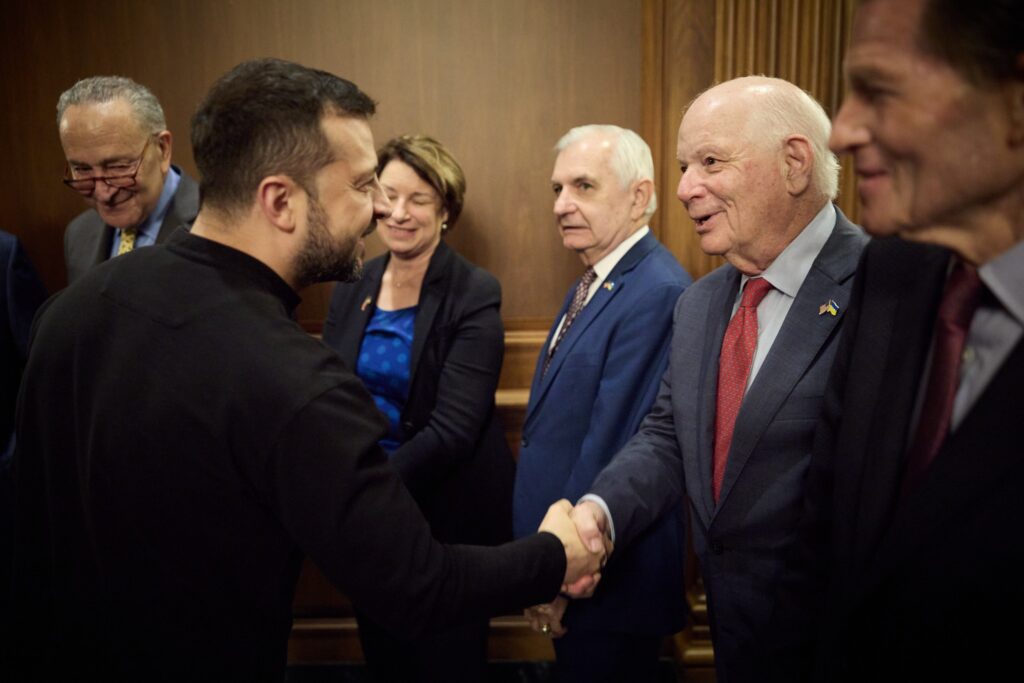 Зеленський зустрівся з двопартійною делегацією Сенату США (ФОТО) 16