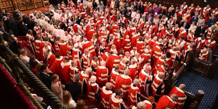 У Британії парламентська революція – пропонують вигнати з Палати лордів усіх спадкових перів