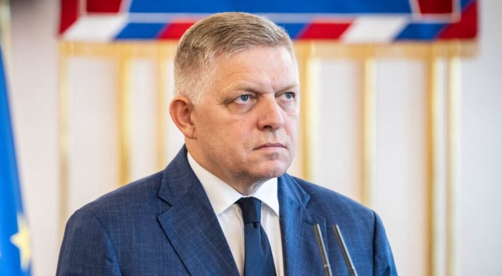 У Фіцо не стріляли - кулю надіслали у конверті 1