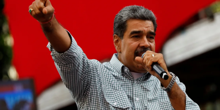 Від слів до справ. США конфіскували літак президента Венесуели Мадуро (ФОТО)