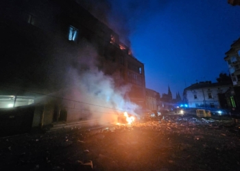 Ворог атакував Львів ракетами – у місті пожежі, є постраждалі (ФОТО)
