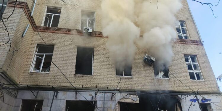 Удар рф по лікарні у Сумах: Наразі відомо про 8 загиблих