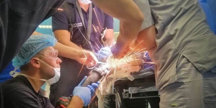 У Львові 3-річний хлопчик засунув руку в електром’ясорубку: викликали рятувальників (ФОТО)