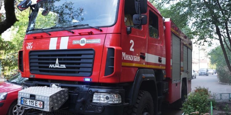 У Миколаєві на пожежі врятували 7-річного хлопчика (ФОТО, ВІДЕО)
