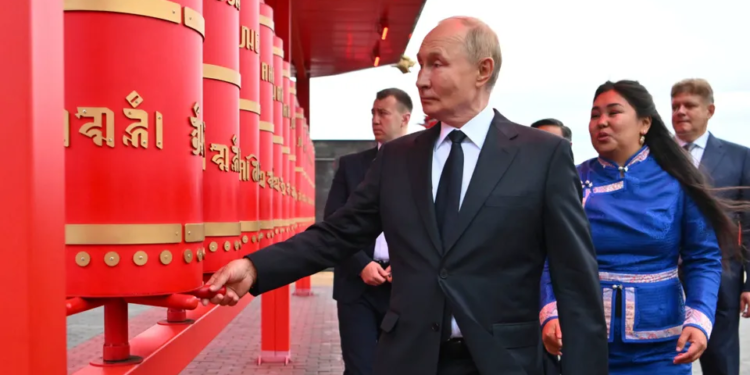 Для чого насправді Путін літав до Монголії? Нібито зустрічався з шаманами і питав про ядерну зброю