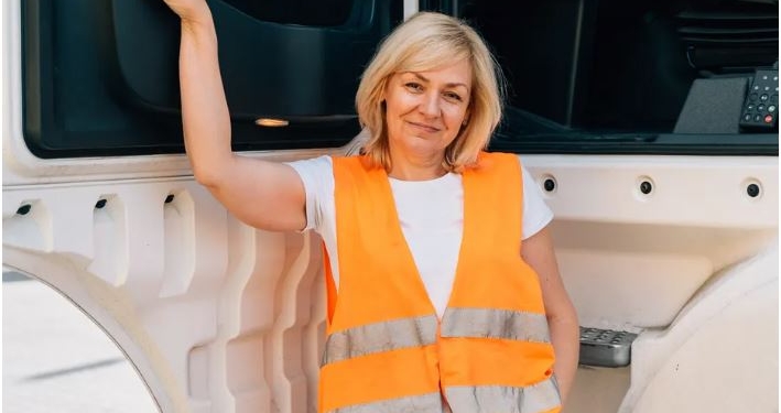 Дами, є можливість круто змінити життя – стартує пілот підготовки далекобійниць