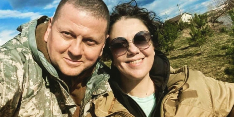 “Загиблі приходять до мене, вони говорять зі мною”. Про Залужного написали книжку, що в ній