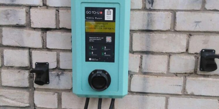 У Миколаєві – вже третій випадок вандалізму на зарядній станції електромобілів (ФОТО)