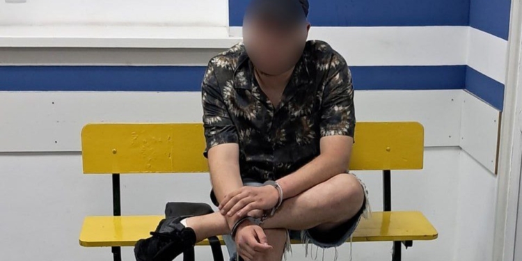 У Миколаєві патрульні затримали п’яного чоловіка, який дебоширив у супермаркеті (ФОТО)