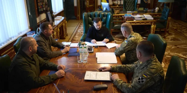 Зеленський розповів про зброю, яку Україна виробляє, і про доповіді Сирського і Буданова (ФОТО, ВІДЕО)