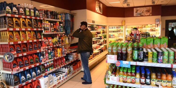 У Польщі скандал через горілку й алкогольні лікери в тюбиках – вони подібні на дитячу їжу (ФОТО)