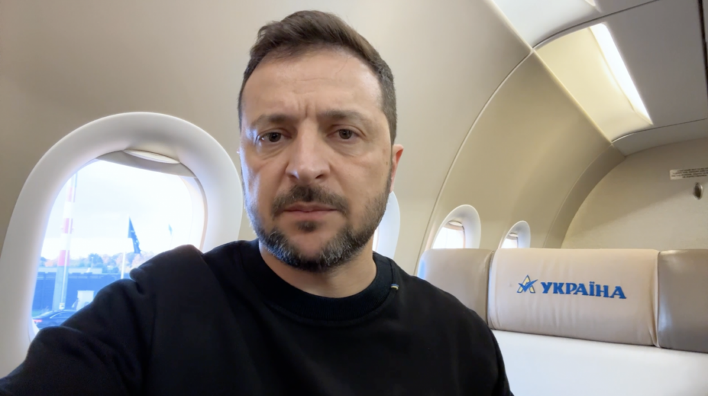 Зеленський з борту літака звернувся до українців (ВІДЕО) 1
