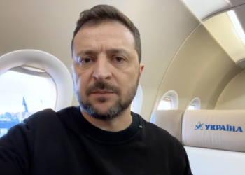 Зеленський з борту літака звернувся до українців (ВІДЕО)