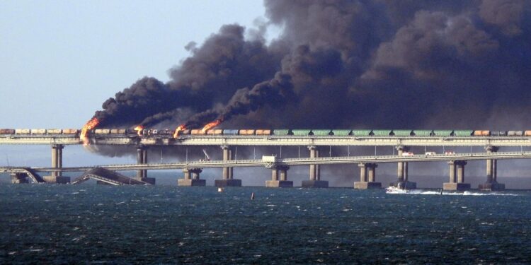 Росія оголосила у розшук українця та грузина за начебто «підрив» Керченського мосту у 2022 році