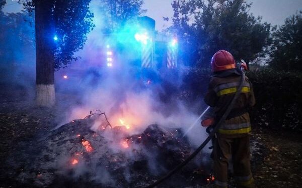 На Миколаївщині горіли трава, сміття, споруди