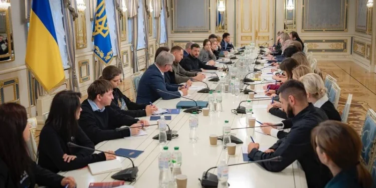 Зеленський вчора зустрічався з представниками громадськості, ось що вони розповіли