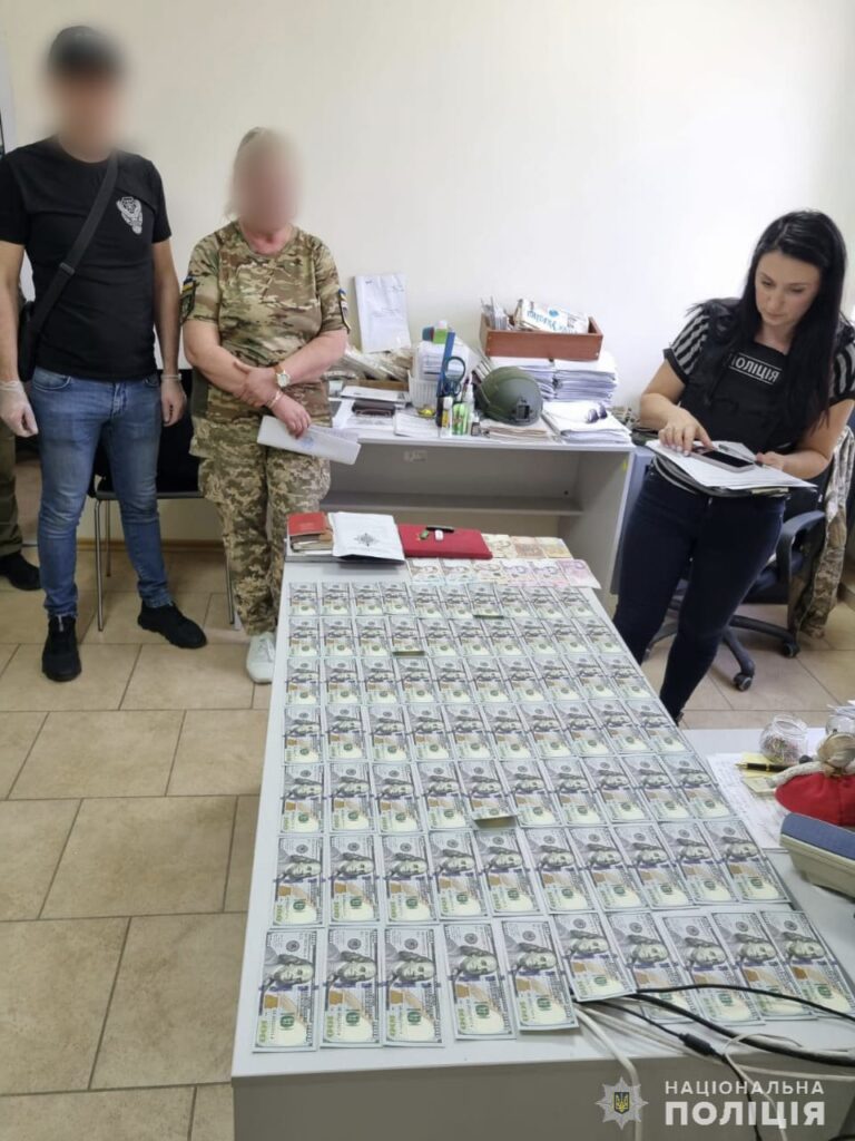 $7 тис. за зняття із військового обліку - поліцейські Миколаївщини ліквідували схему ухилення від мобілізації (ФОТО) 2