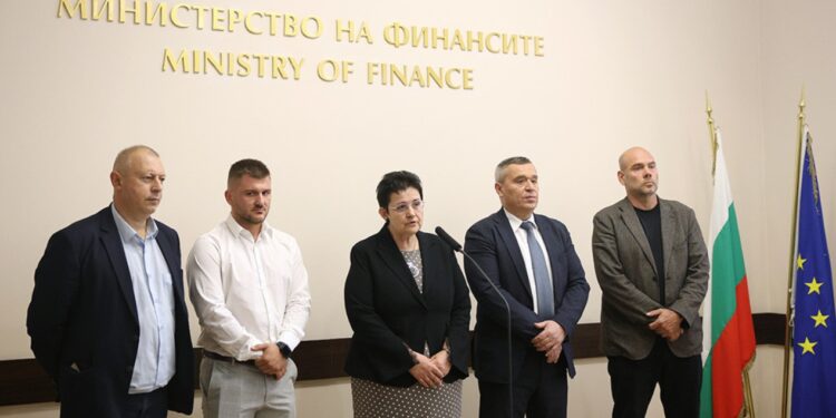 Болгарські фермери скасували протести після виплати частини так званої “української допомоги”