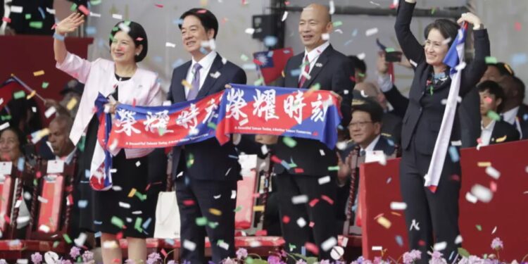 Тайвань відзначив військовим парадом Національний день на тлі загроз Китаю (ФОТО)