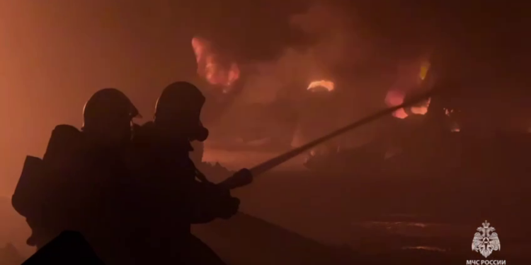 У Воронезькій області і Пермському краї РФ горять нафтобази (ВІДЕО)