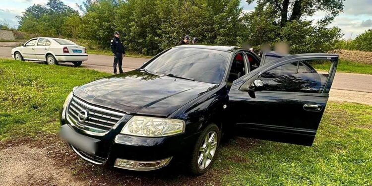 На Миколаївщині автівка збила жінку-пішохода з візочком, де була маленька дитина, і водій залишив місце ДТП – поліція шукає свідків