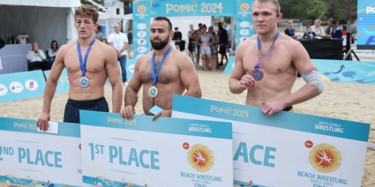 Миколаївський спортсмен став бронзовим призером чемпіонату світу з пляжної боротьби (ФОТО)
