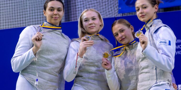 Команда миколаївських рапіристок здобула «срібло» Кубку України