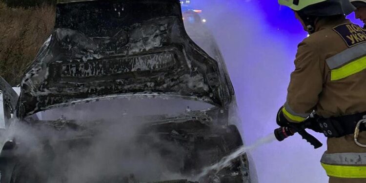 У Миколаєві та області протягом доби двічі горіли автівки