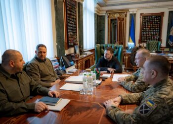 Курська операція і не тільки – про що йшлося на нараді Зеленського з військовим керівництвом