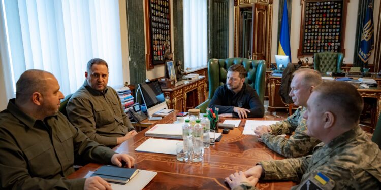 Курська операція і не тільки – про що йшлося на нараді Зеленського з військовим керівництвом