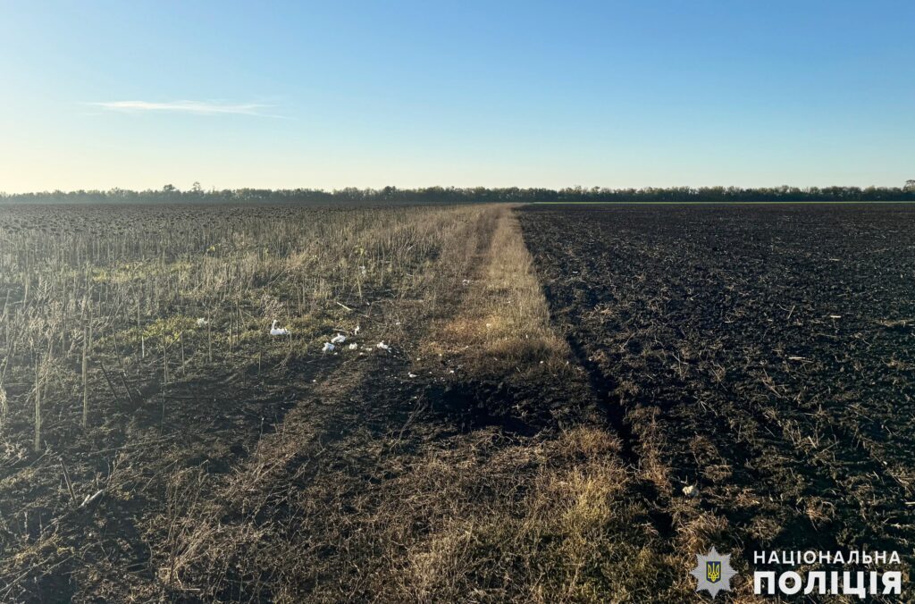 На Миколаївщині мопедисти підірвалися на залишках БпЛА - постраждало 3 молодика і дівчина (ФОТО) 2