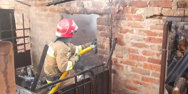 На Миколаївщині за добу рятувальники ліквідували 5 пожеж різного характеру