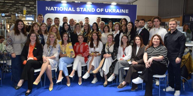 На міжнародній виставці харчової промисловості SIAL PARIS 2024 свою продукцію представили дві компанії з Миколаївщини