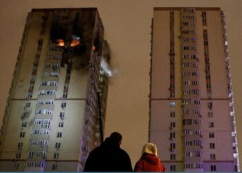 У Києві та Дніпрі внаслідок ворожої атаки пошкоджені будинки, є жертви та поранені (ФОТО)