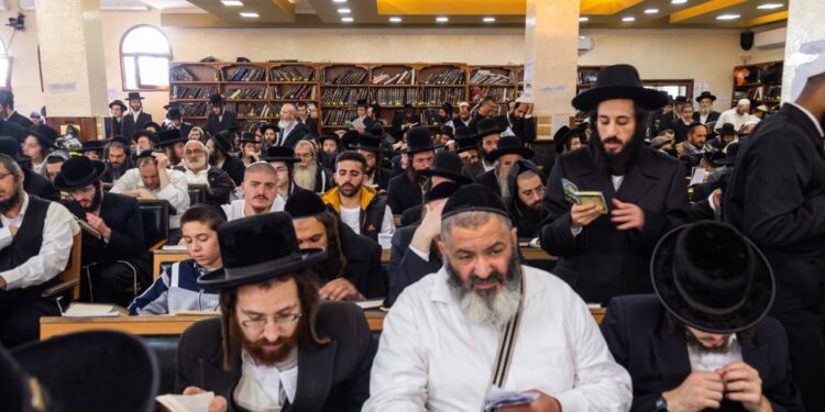 Понад 30 тис. хасидів уже в Умані, але мало бути більше (ФОТО, ВІДЕО)