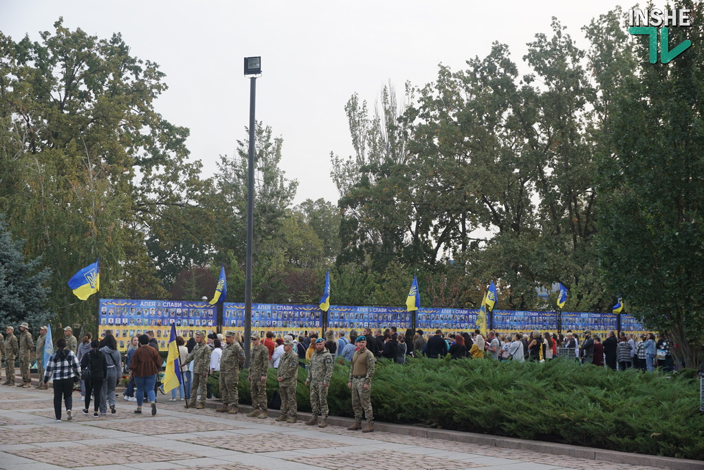 У Миколаєві родини загиблих захисників відкрили тимчасову Алею слави (ФОТО, ВІДЕО) 44