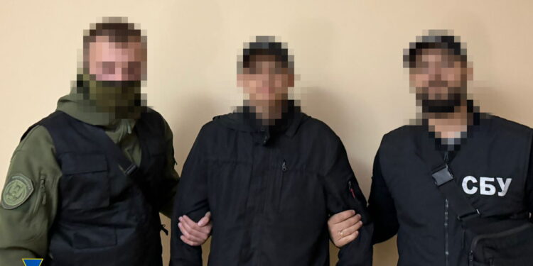 У Миколаєві затримали агента гру, який видавав себе за військового (ФОТО)