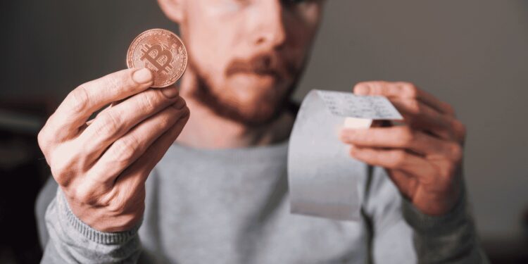 У магазинах французького міста почали приймати біткоїни як оплату